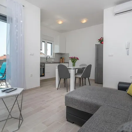 Pjer Apartment *